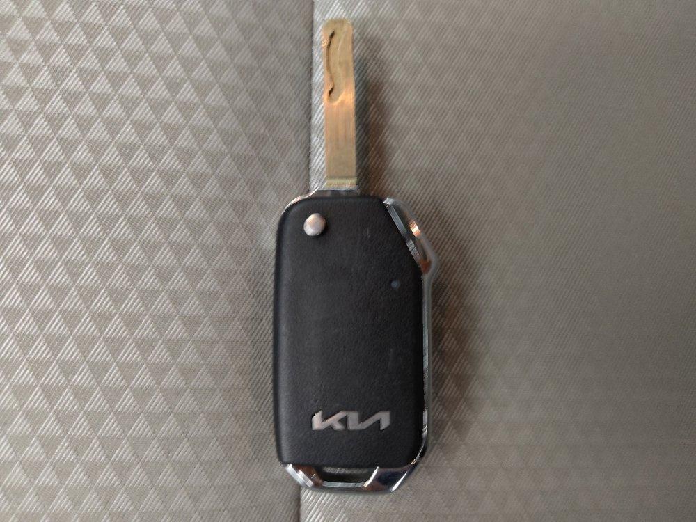 Used 2025 Kia Soul LX image 32