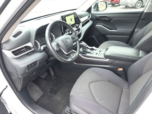 Certified 2024 Toyota Highlander LE image 7