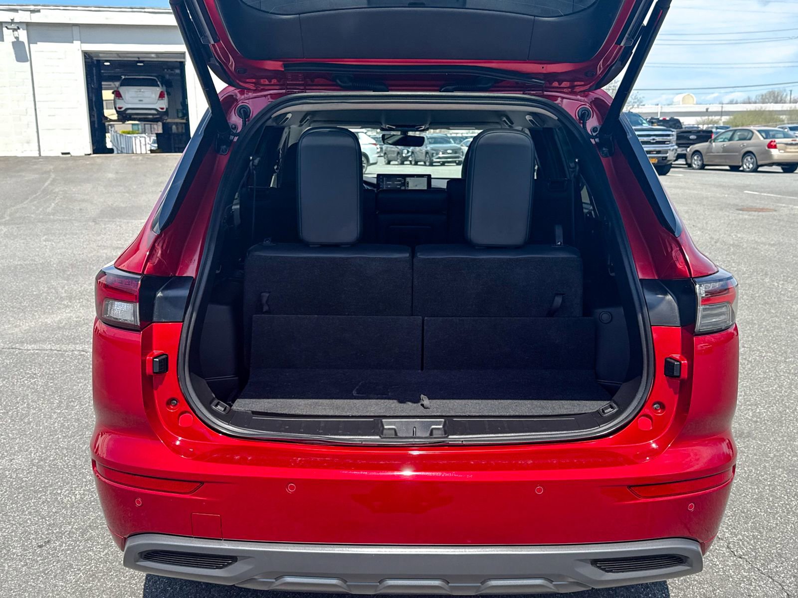 Used 2025 Mitsubishi Outlander SE image 13