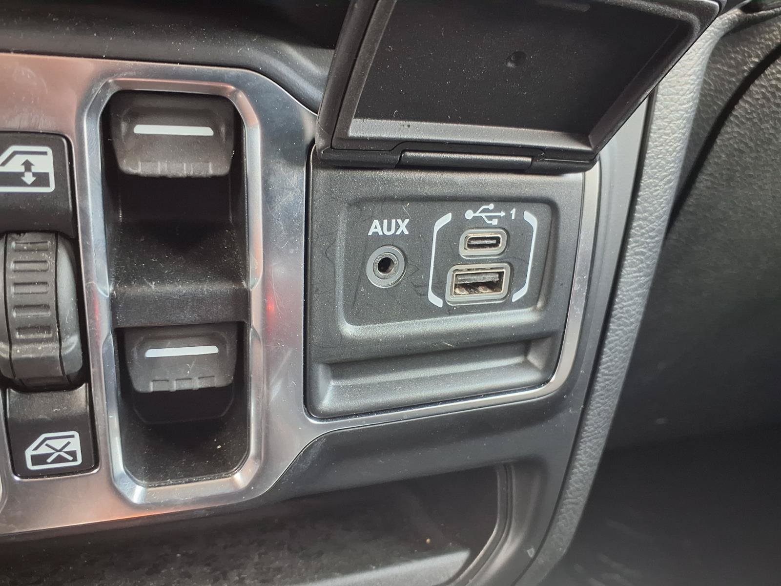 Used 2021 Jeep Wrangler Unlimited Sahara AWD/4WD image 13