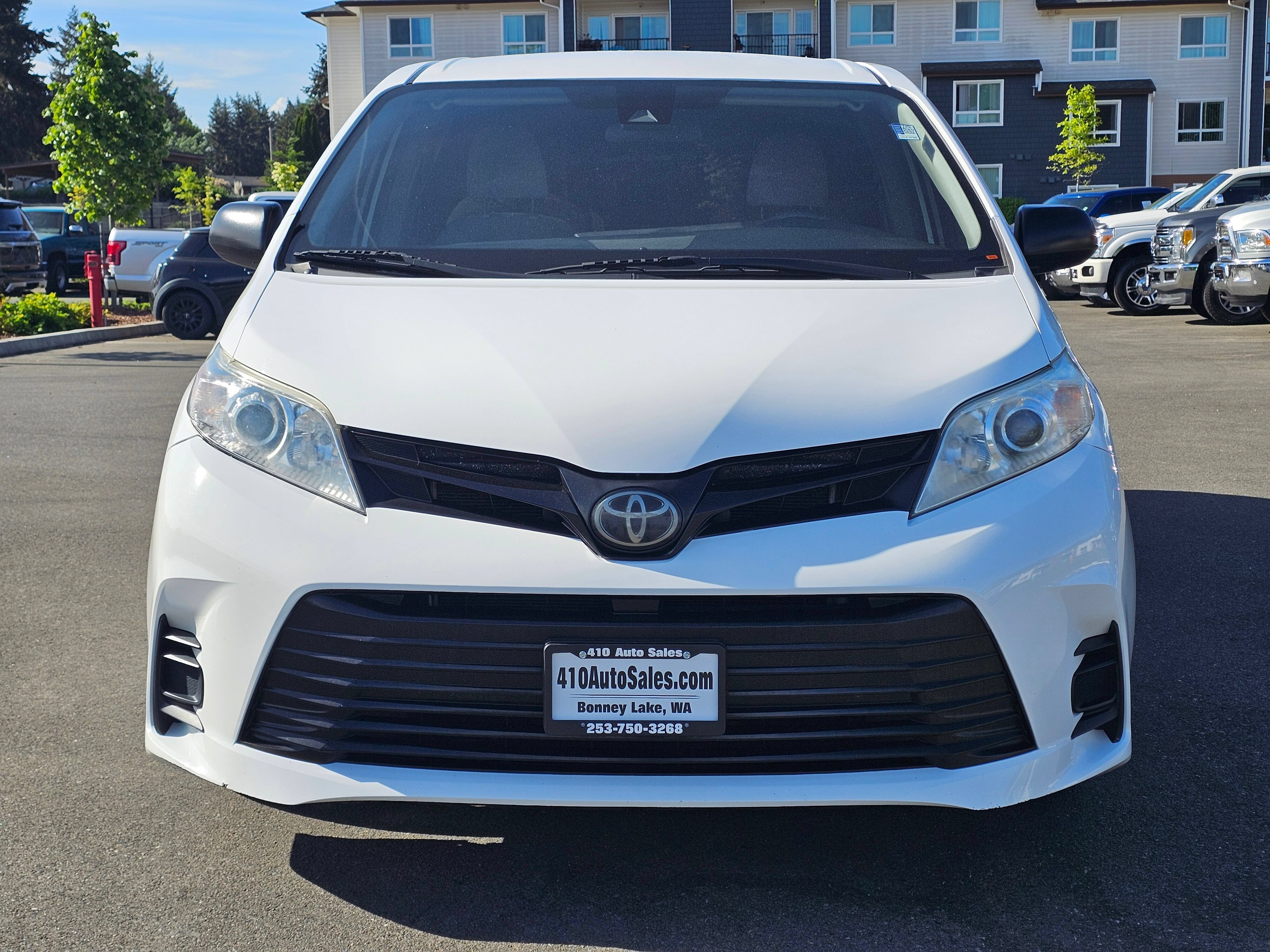 Used 2019 Toyota Sienna L w/ Carpet Mat Package FWD image 5