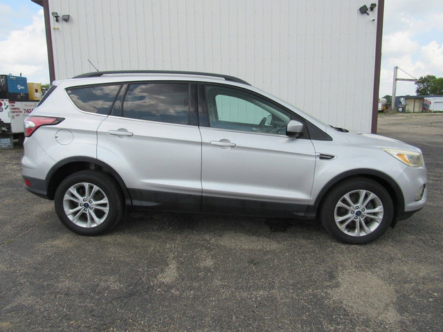 Used 2018 Ford Escape SE w/ Ford Safe & Smart Package FWD image 2