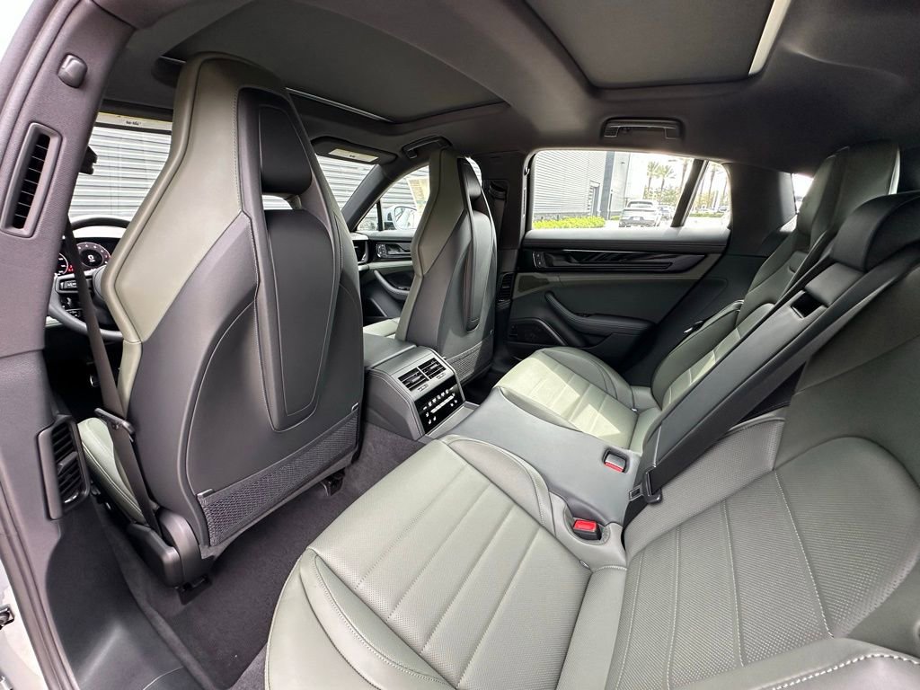 Used 2025 Porsche Panamera image 29
