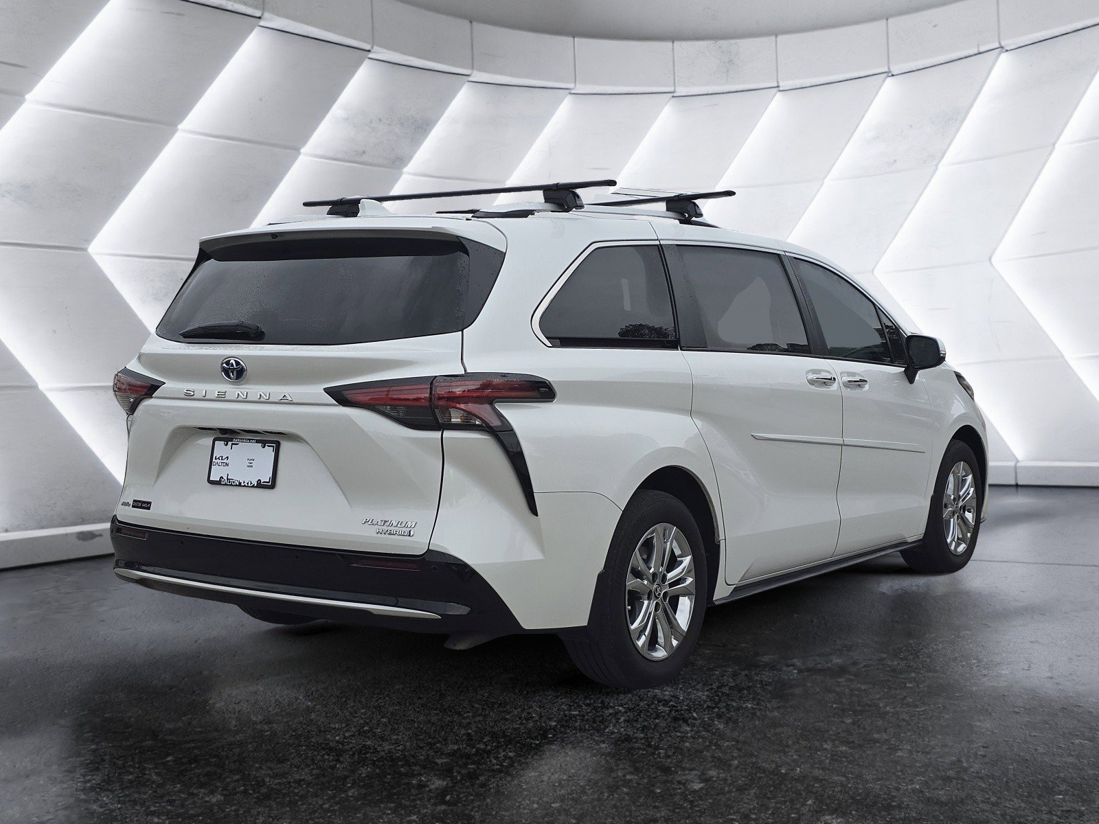 Used 2023 Toyota Sienna Platinum image 3