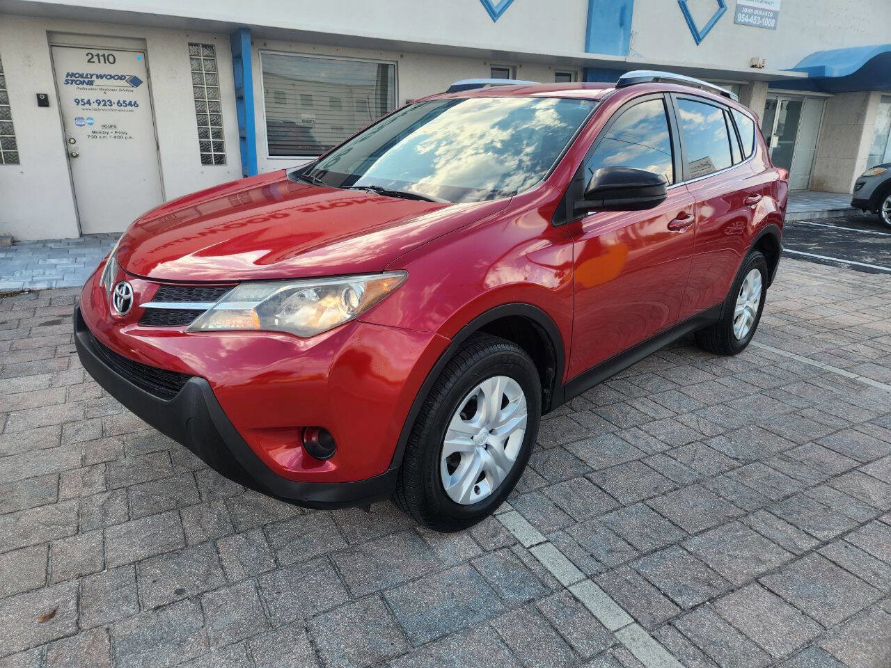 Used 2015 Toyota RAV4 LE FWD image 4
