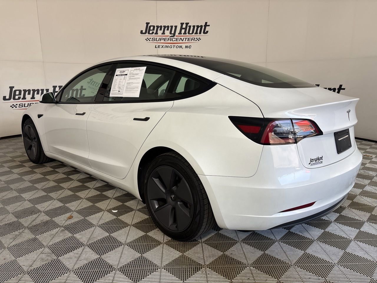 Used 2023 Tesla Model 3 Standard Range image 6
