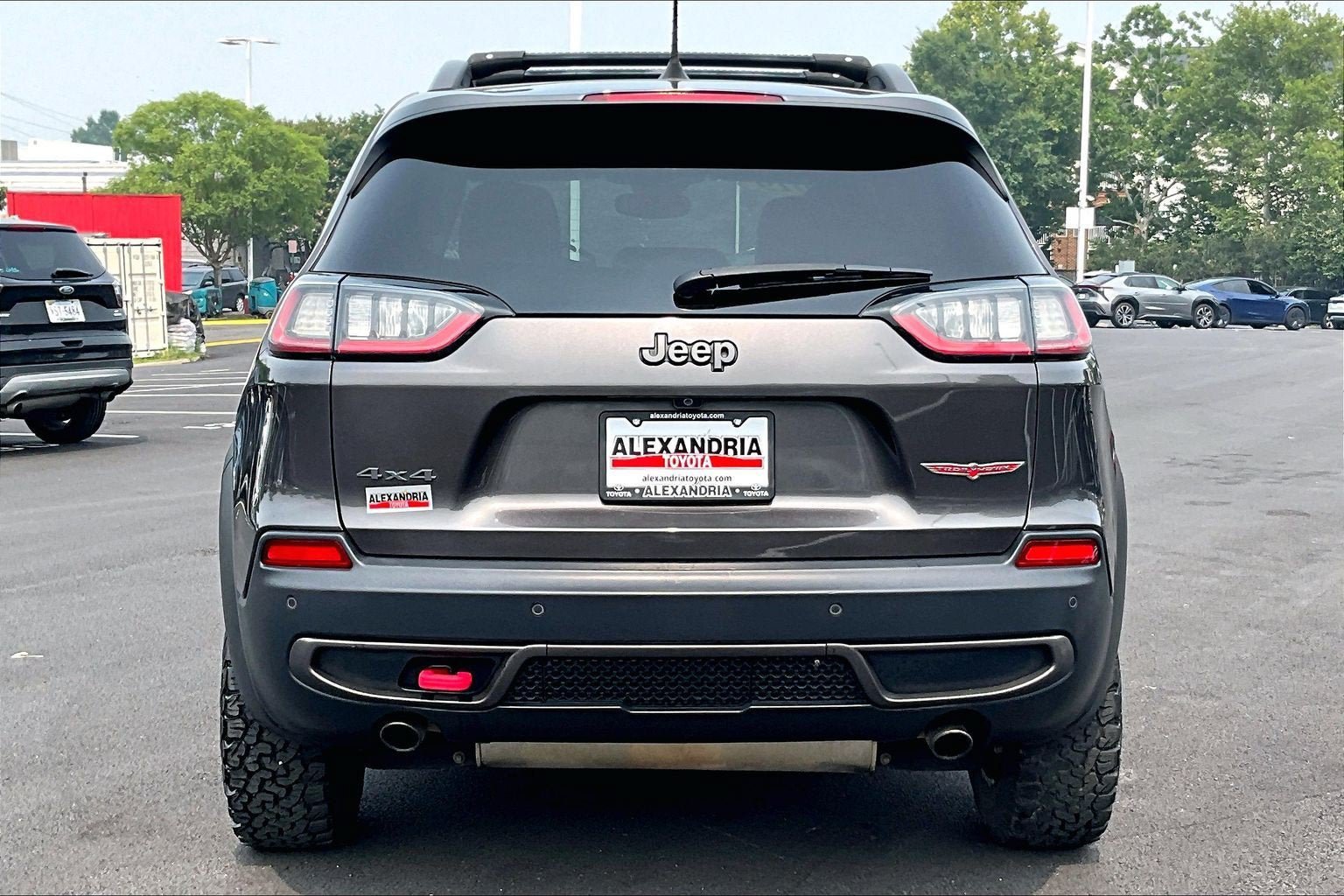 Used 2019 Jeep Cherokee Trailhawk AWD/4WD image 4