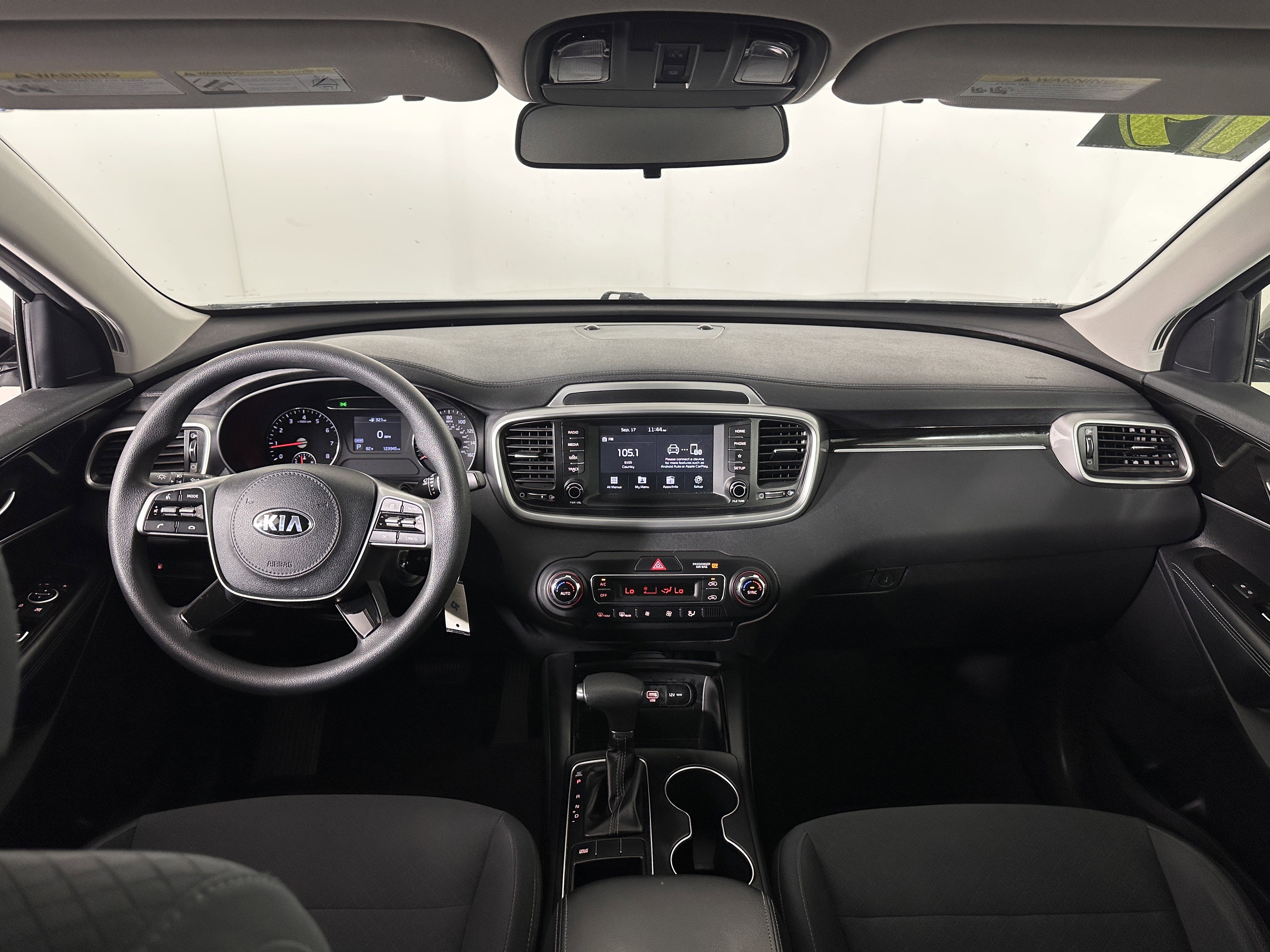 Used 2019 Kia Sorento LX image 4