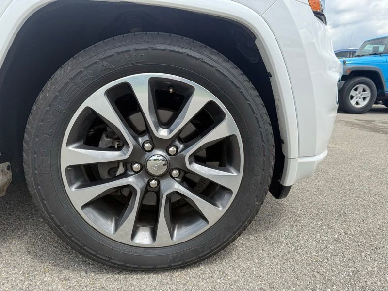 Used 2017 Jeep Grand Cherokee Overland AWD/4WD image 4