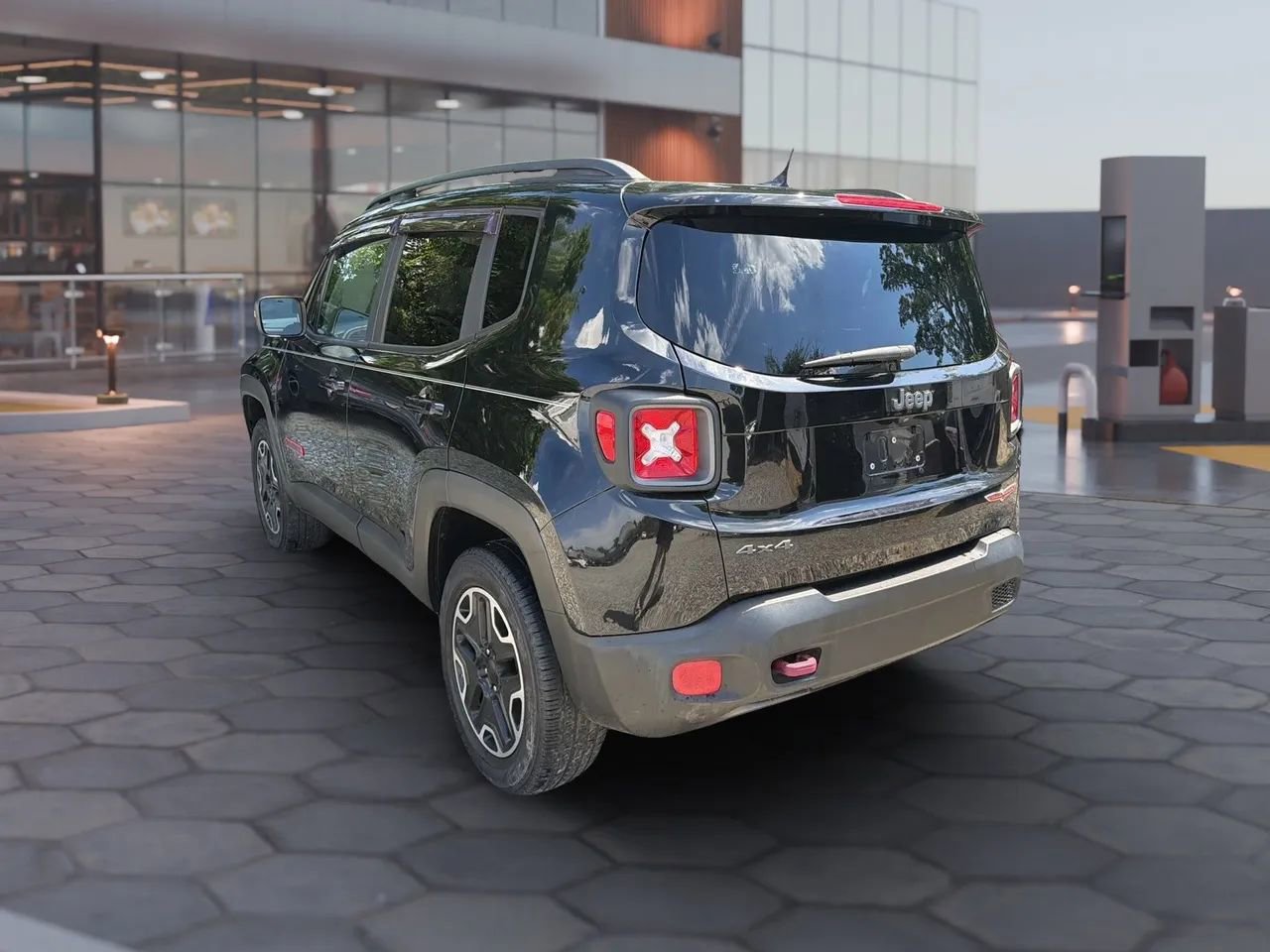 Used 2017 Jeep Renegade Trailhawk AWD/4WD image 8