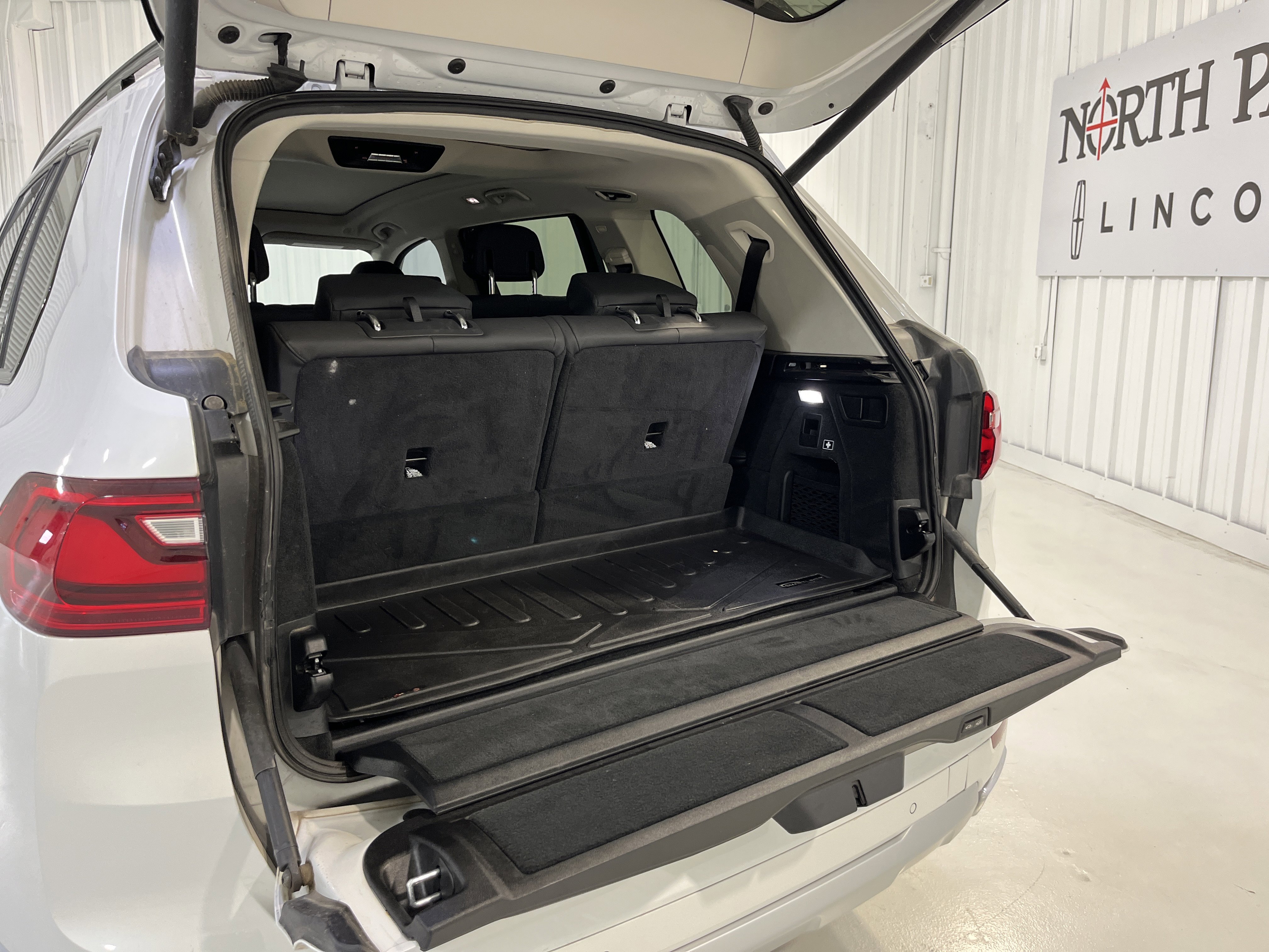 Used 2021 BMW X7 xDrive40i w/ Premium Package image 20
