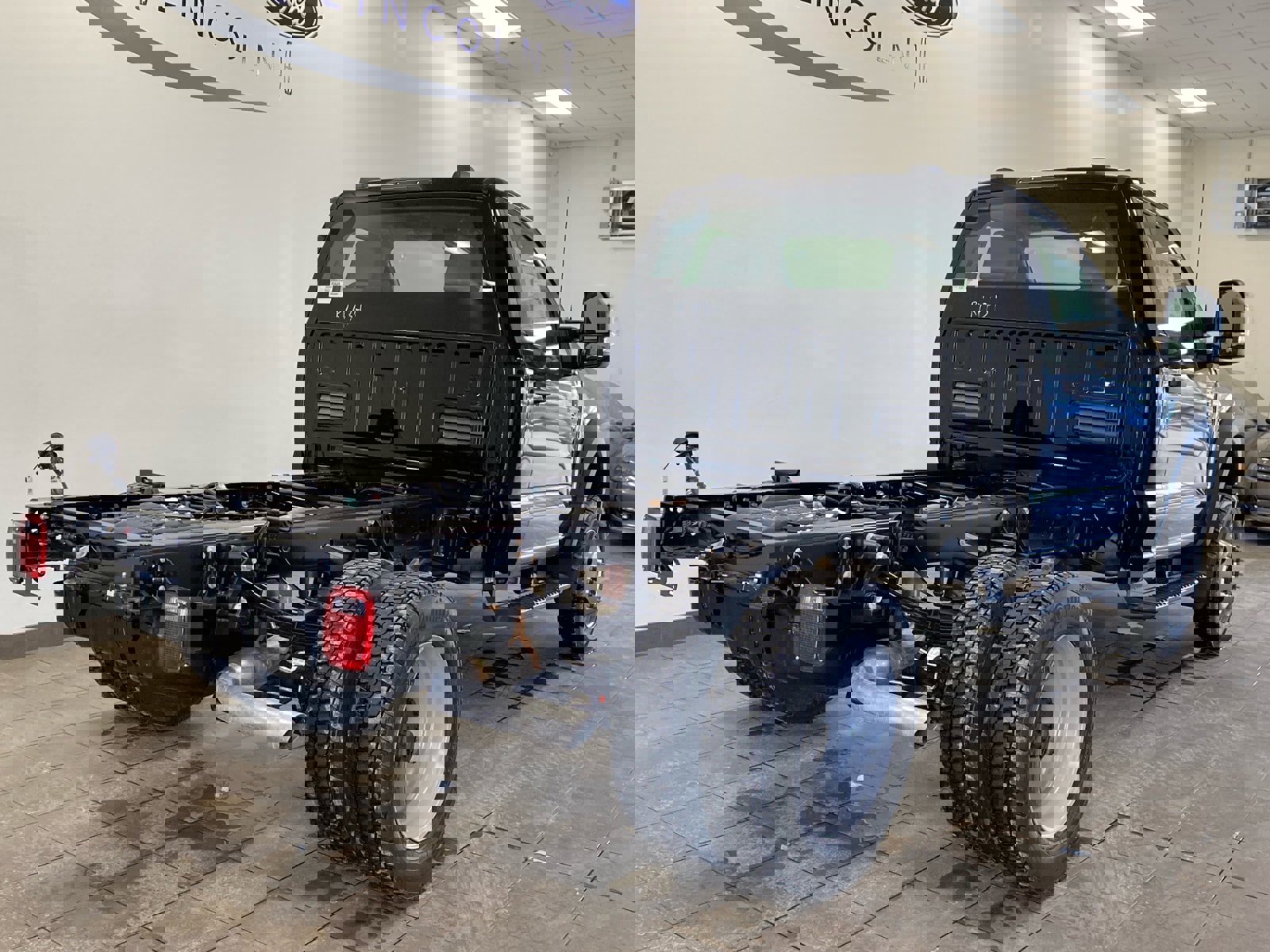 New 2026 Ford F550 4x4 Regular Cab Super Duty image 7