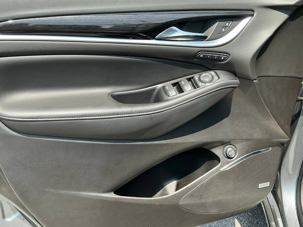 Used 2020 Buick Enclave Avenir w/ Avenir Technology Package FWD image 11