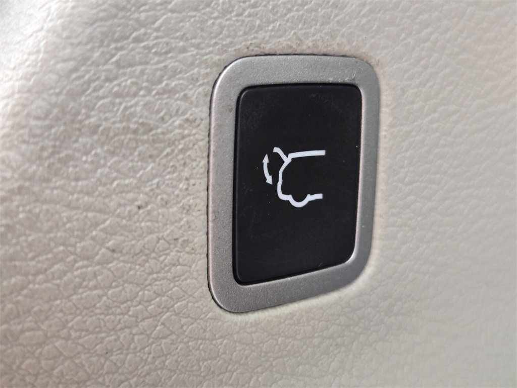 Used 2022 Chrysler Voyager LX image 17