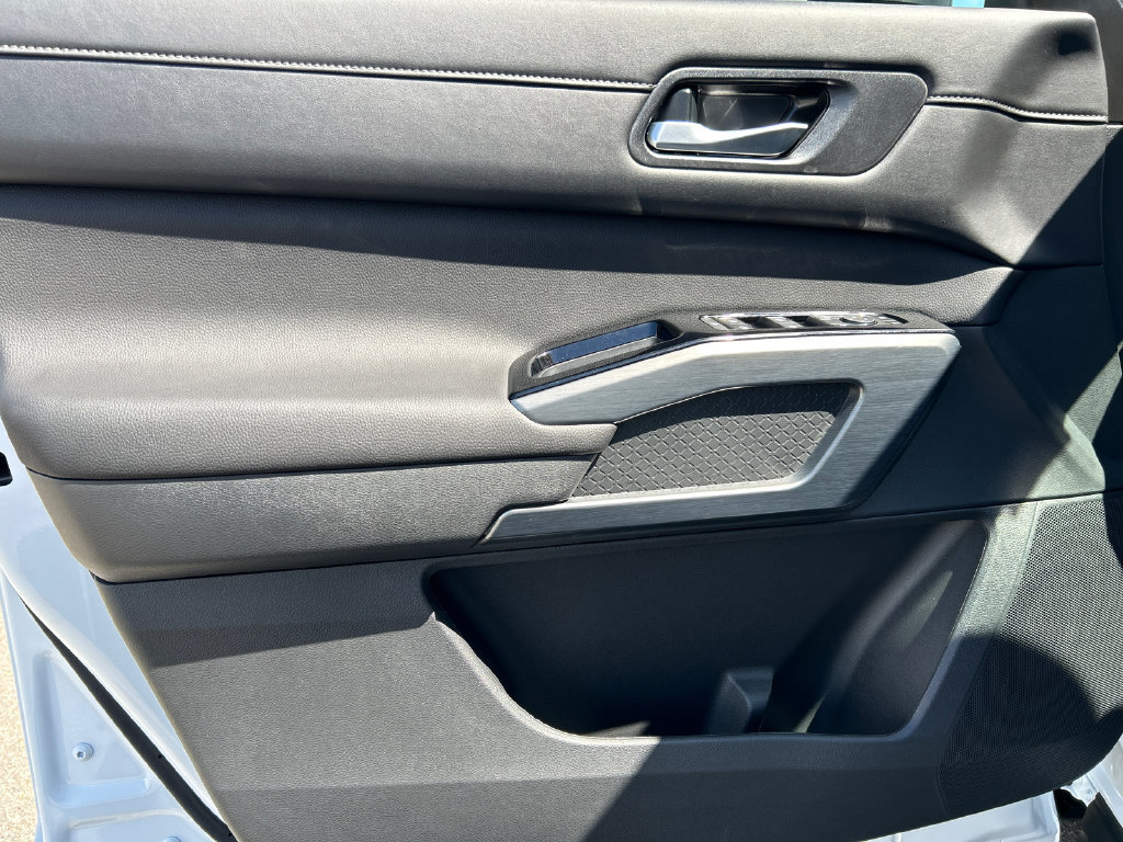 New 2026 Nissan Pathfinder SL w/ Cargo Package FWD image 16