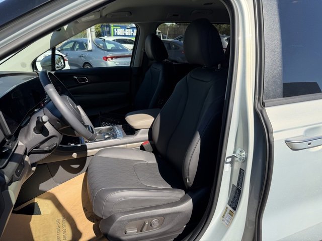 Certified 2025 Kia Carnival EX image 8