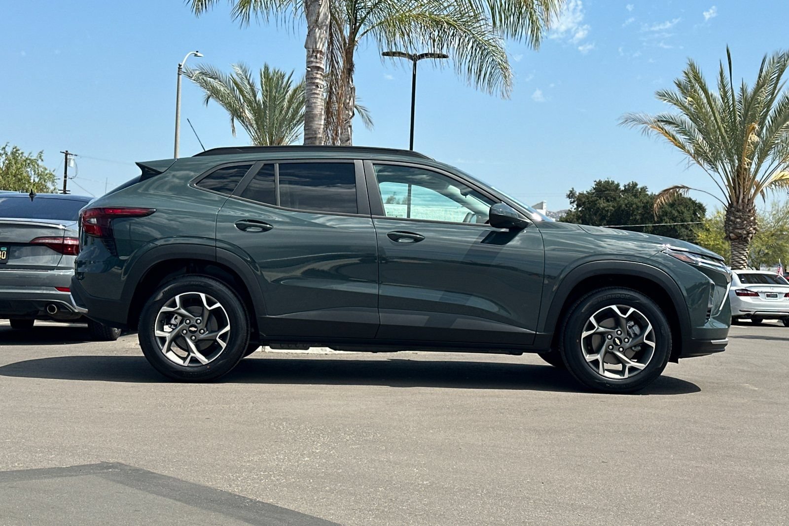 New 2026 Chevrolet Trax LT w/ Sunroof Package FWD image 3