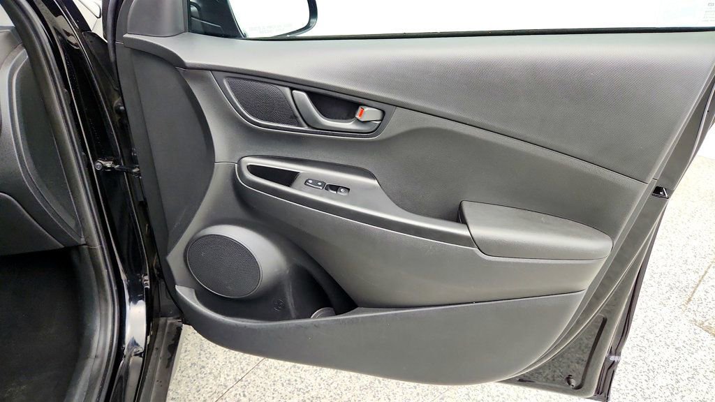 Used 2021 Hyundai Kona SE FWD image 25