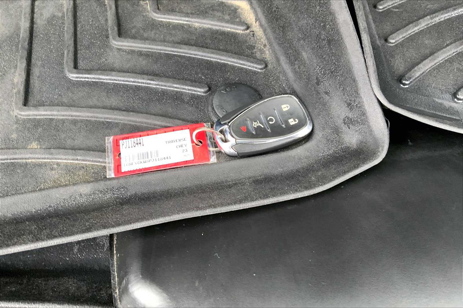 Used 2023 Chevrolet Traverse LT AWD/4WD image 14