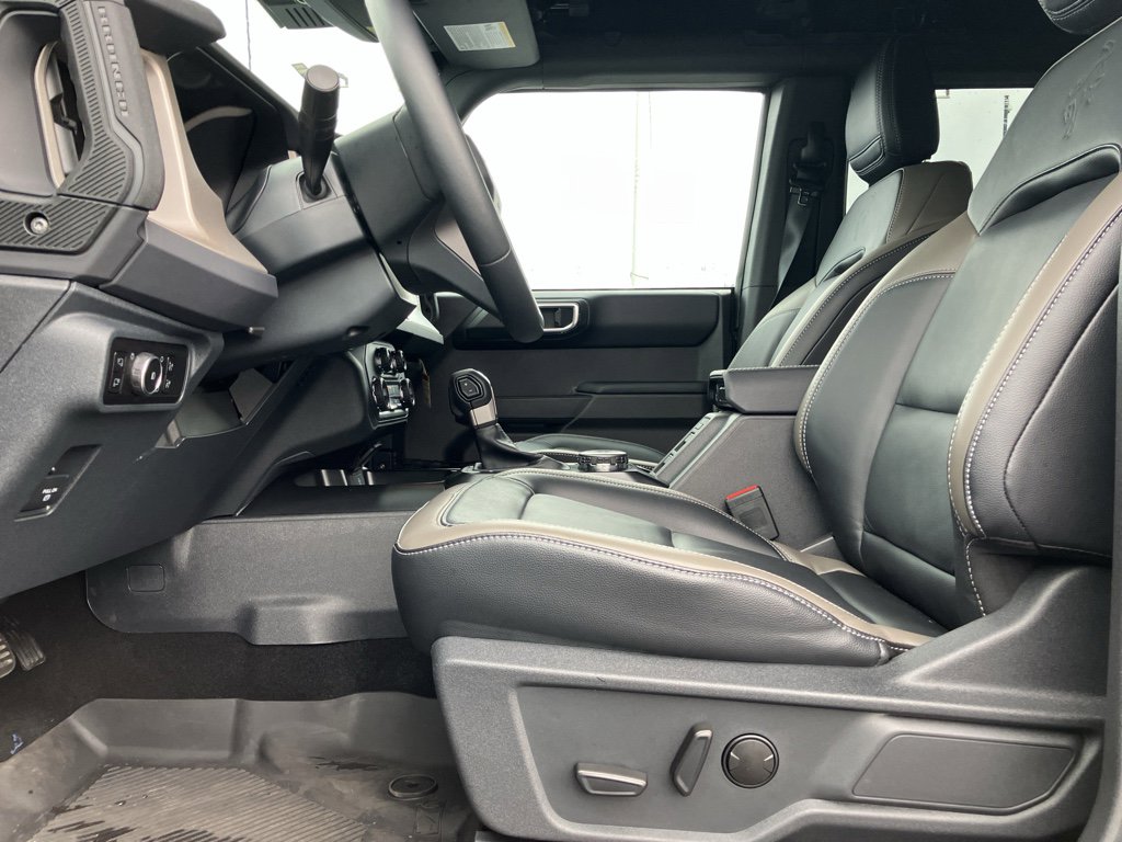 Used 2025 Ford Bronco Outer Banks image 28