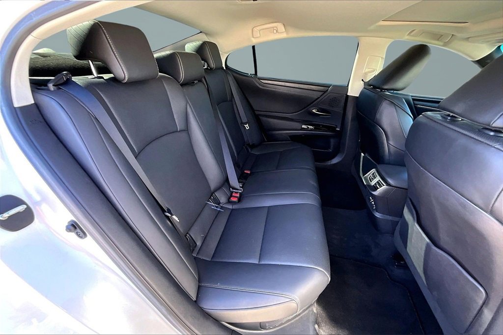 Used 2022 Lexus ES 300h w/ Premium Package image 28