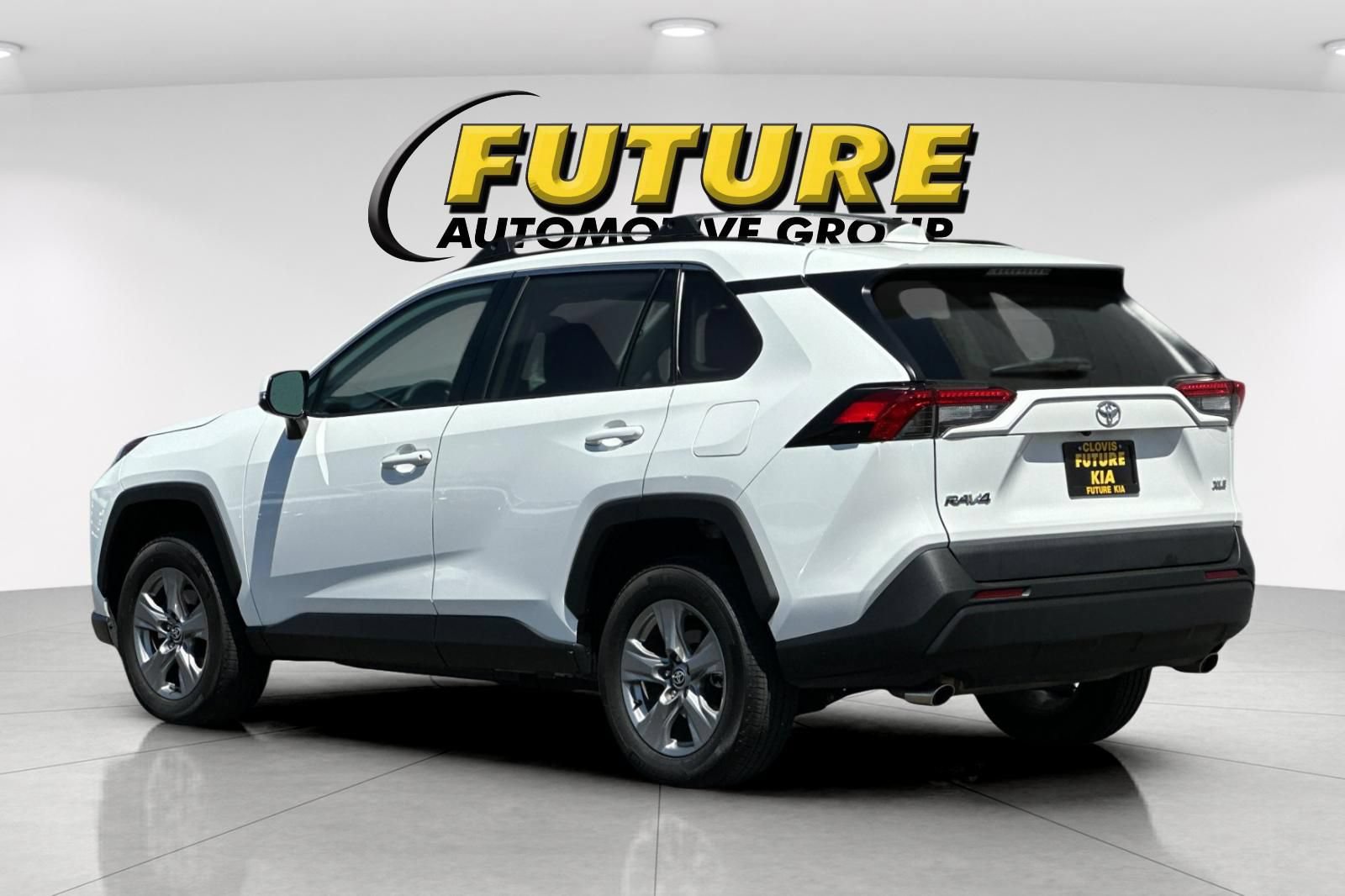 Used 2024 Toyota RAV4 XLE w/ Convenience Package FWD image 6