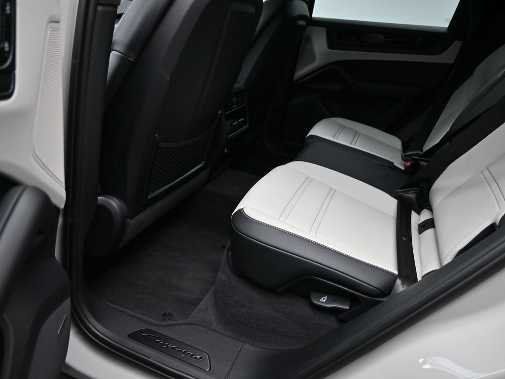 Certified 2026 Porsche Cayenne GTS AWD/4WD image 22