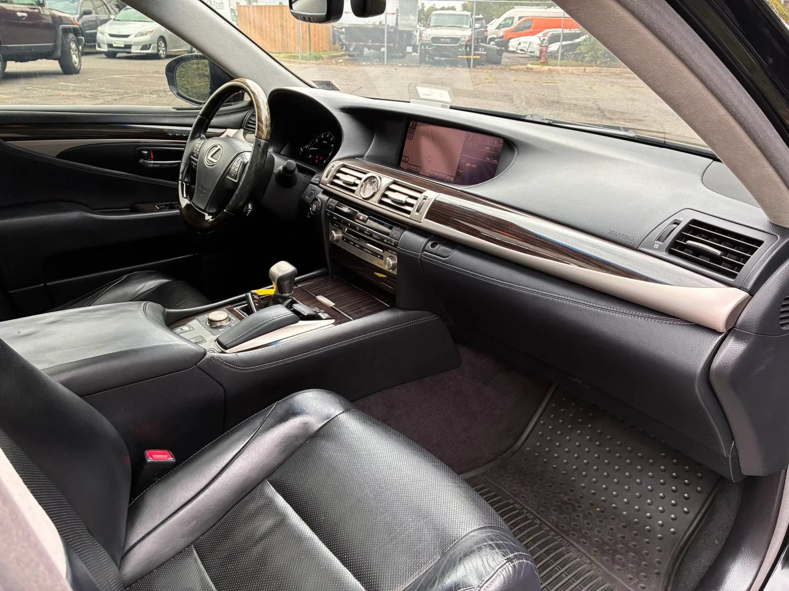 Used 2013 Lexus LS 460 L w/ All-Weather Pkg RWD image 40