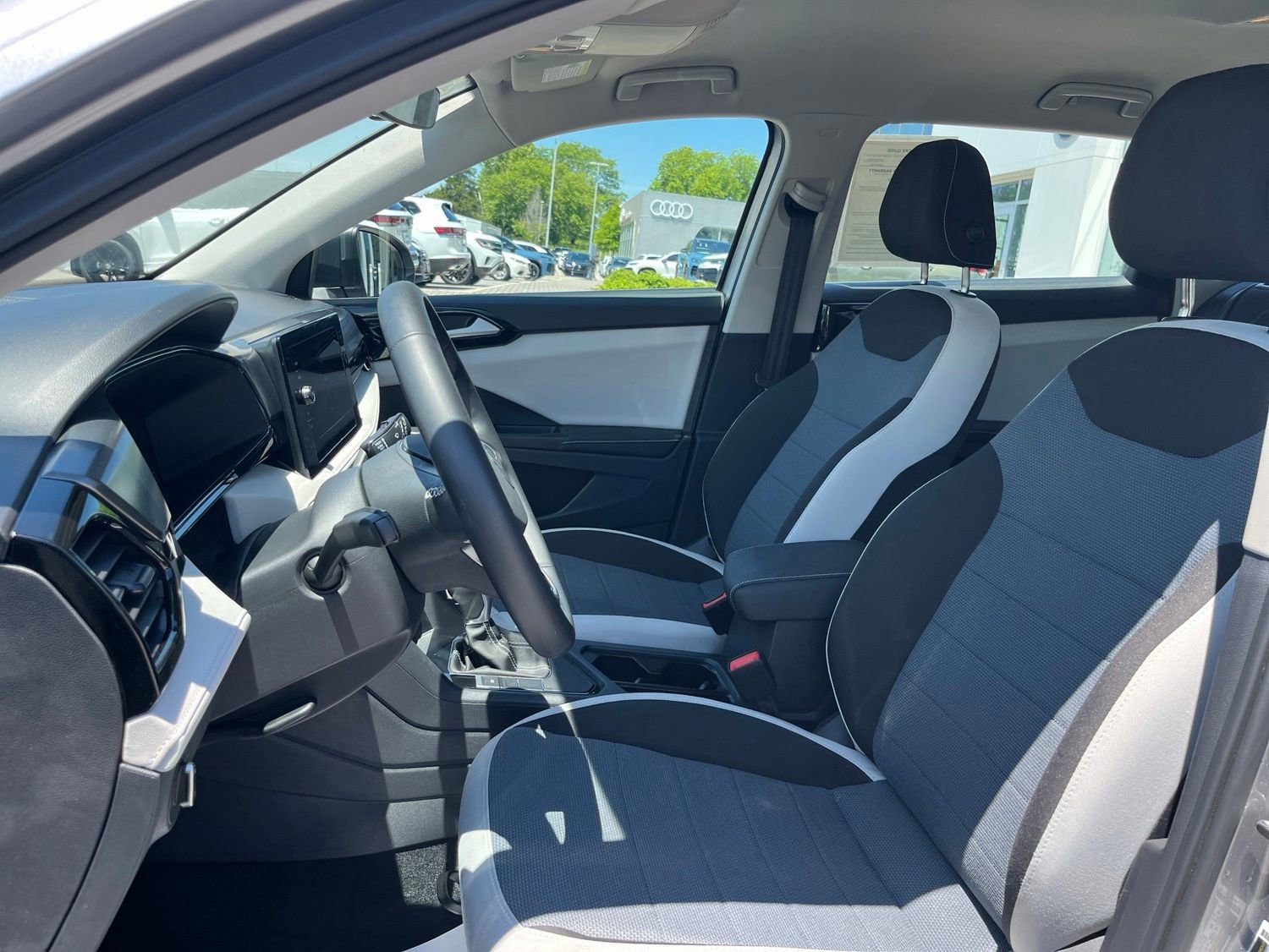 Certified 2025 Volkswagen Taos S FWD image 27