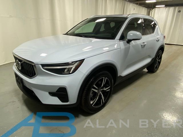 Used 2025 Volvo XC40 B5 Core