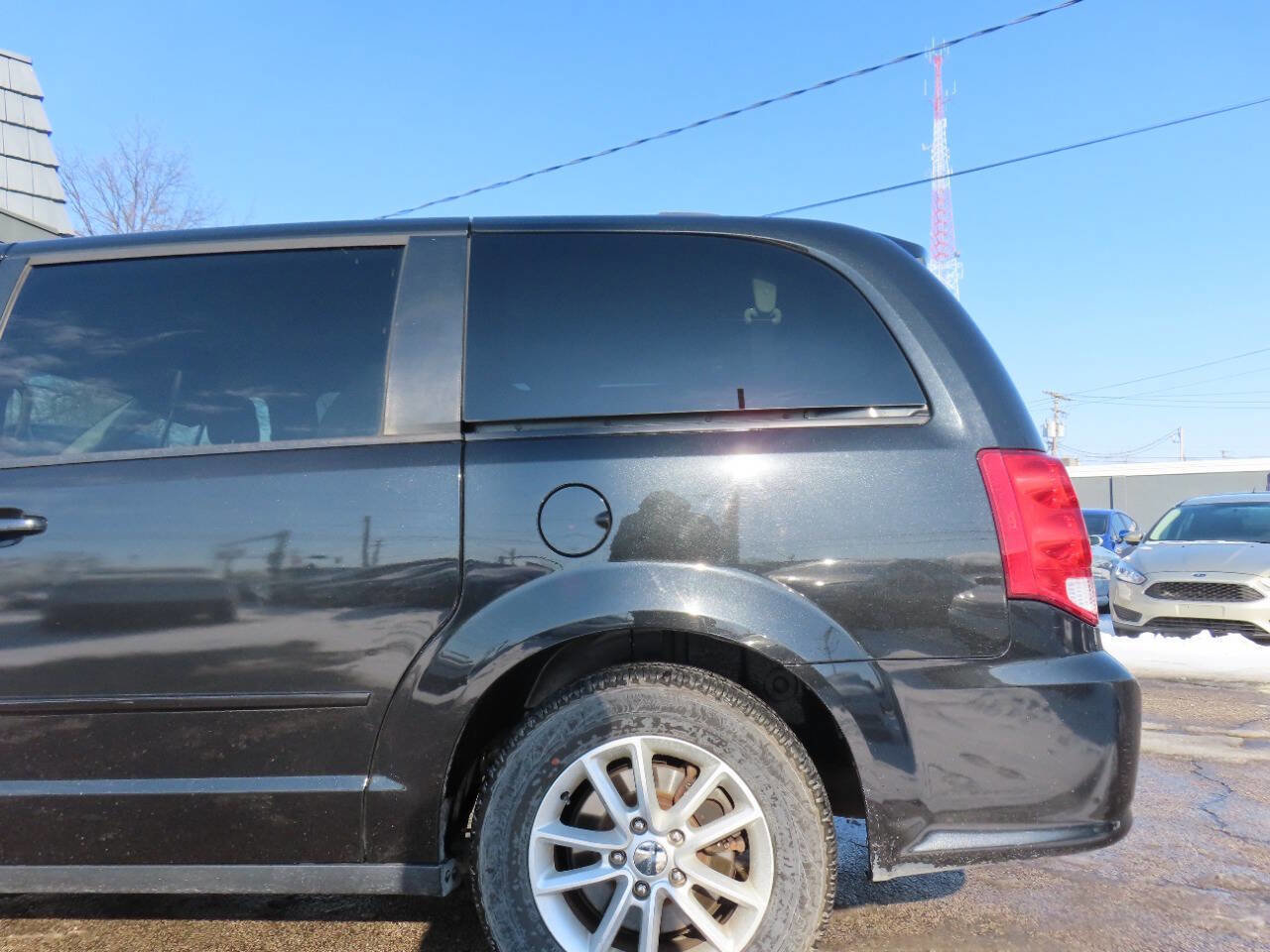 Used 2016 Dodge Grand Caravan SXT image 27