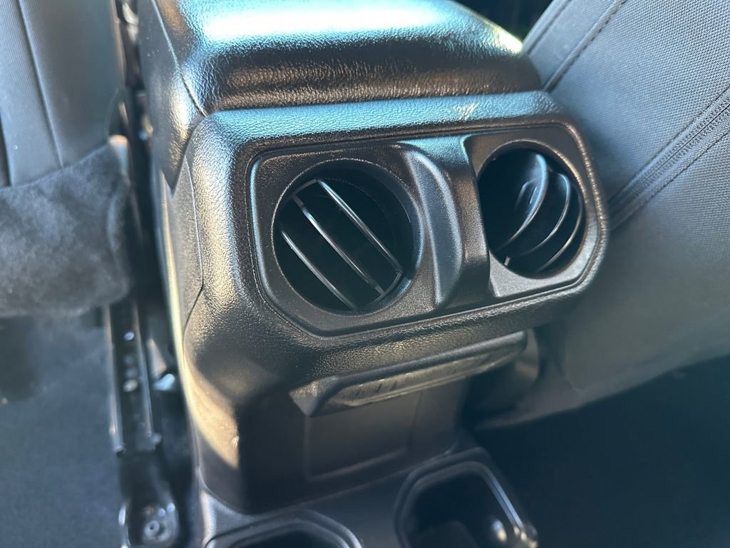 Used 2019 Jeep Wrangler Sport S image 17