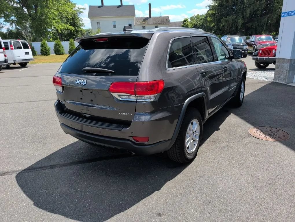 Used 2018 Jeep Grand Cherokee Laredo AWD/4WD image 11