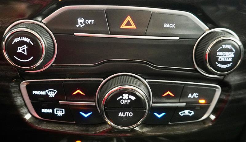 Used 2015 Chrysler 300 Limited image 20