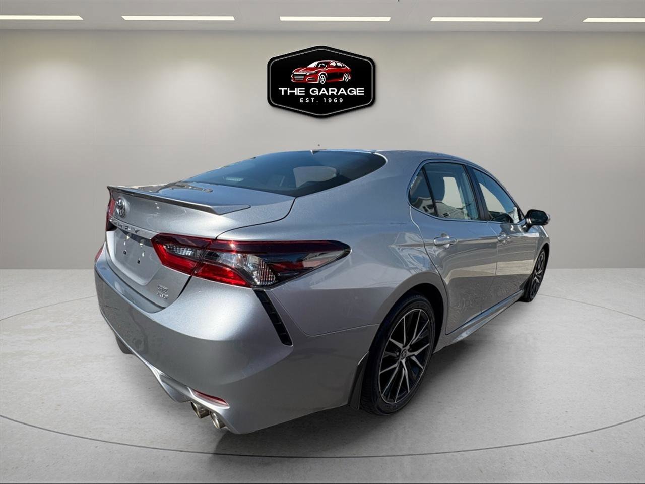 Used 2022 Toyota Camry SE w/ Cold Weather Package image 7