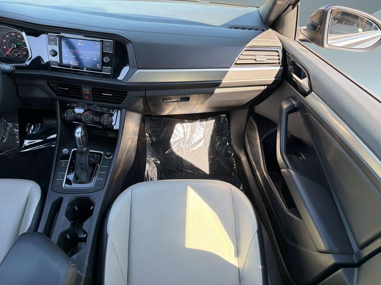 Used 2019 Volkswagen Jetta R-Line w/ R-Line Cold Weather Package image 28