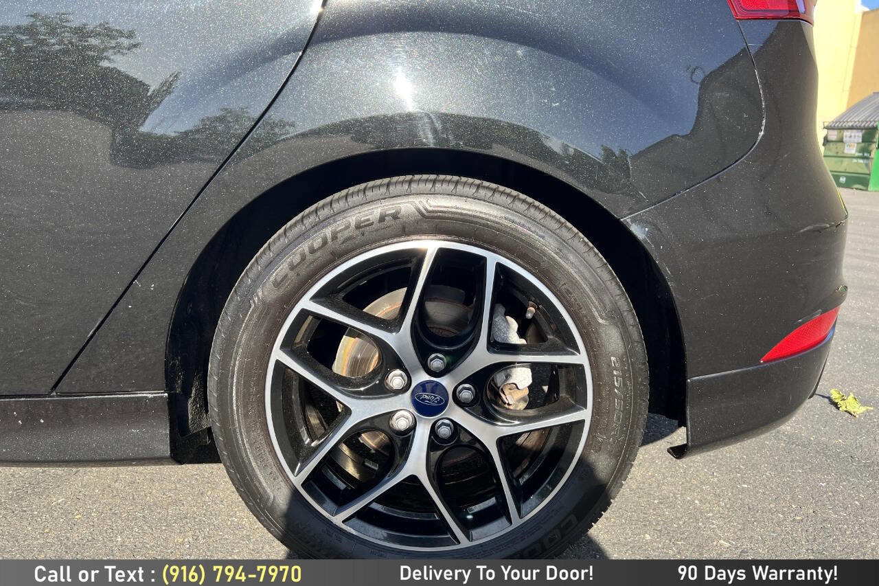 Used 2015 Ford Focus SE w/ SE Sport Package FWD image 10