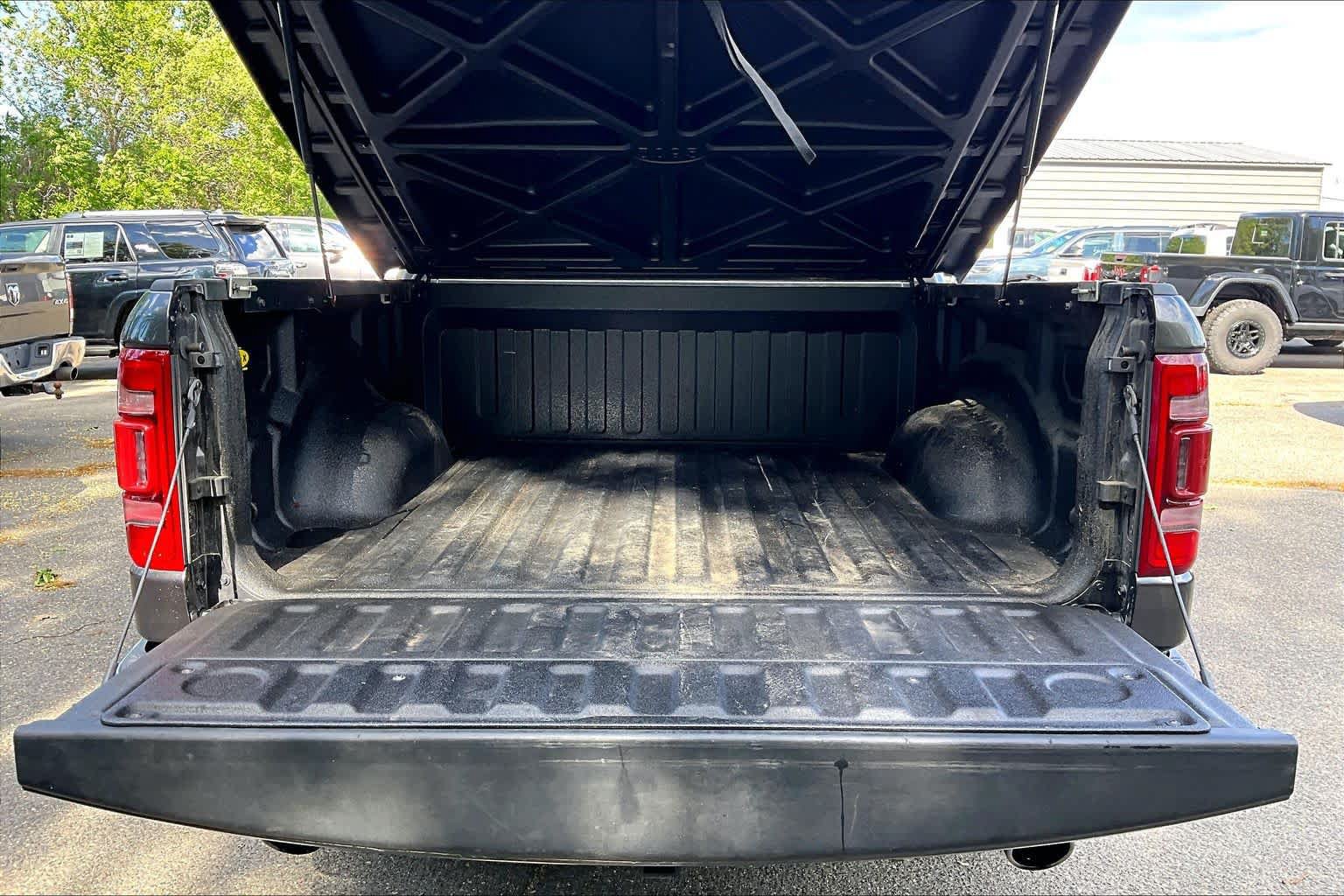 Used 2022 RAM 1500 Laramie AWD/4WD image 30