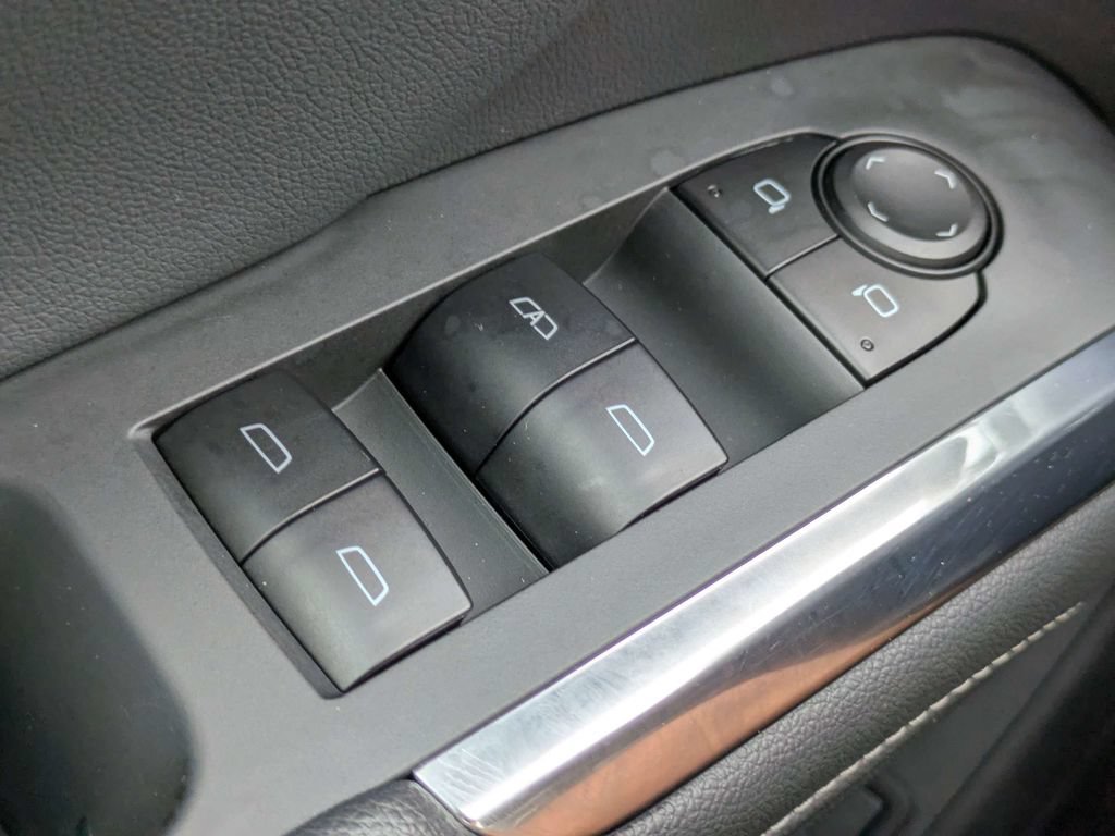 Used 2025 Chevrolet Traverse LT AWD/4WD image 26