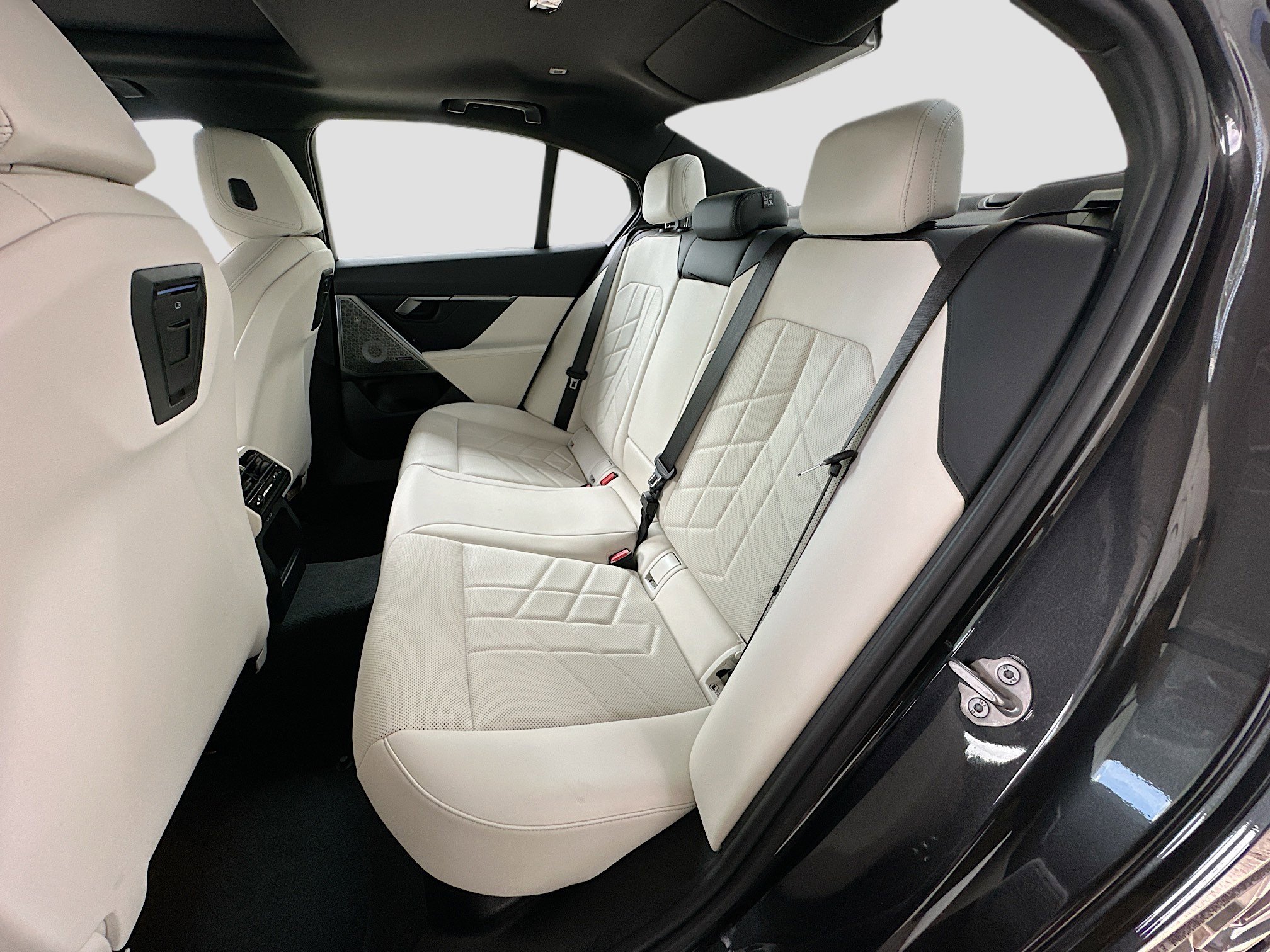 Certified 2024 BMW 530i 530i w/ M Sport Package image 26