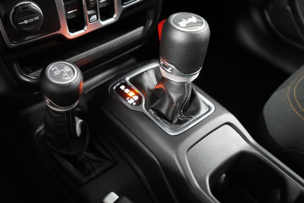 Used 2025 Jeep Wrangler Unlimited Sahara AWD/4WD image 16
