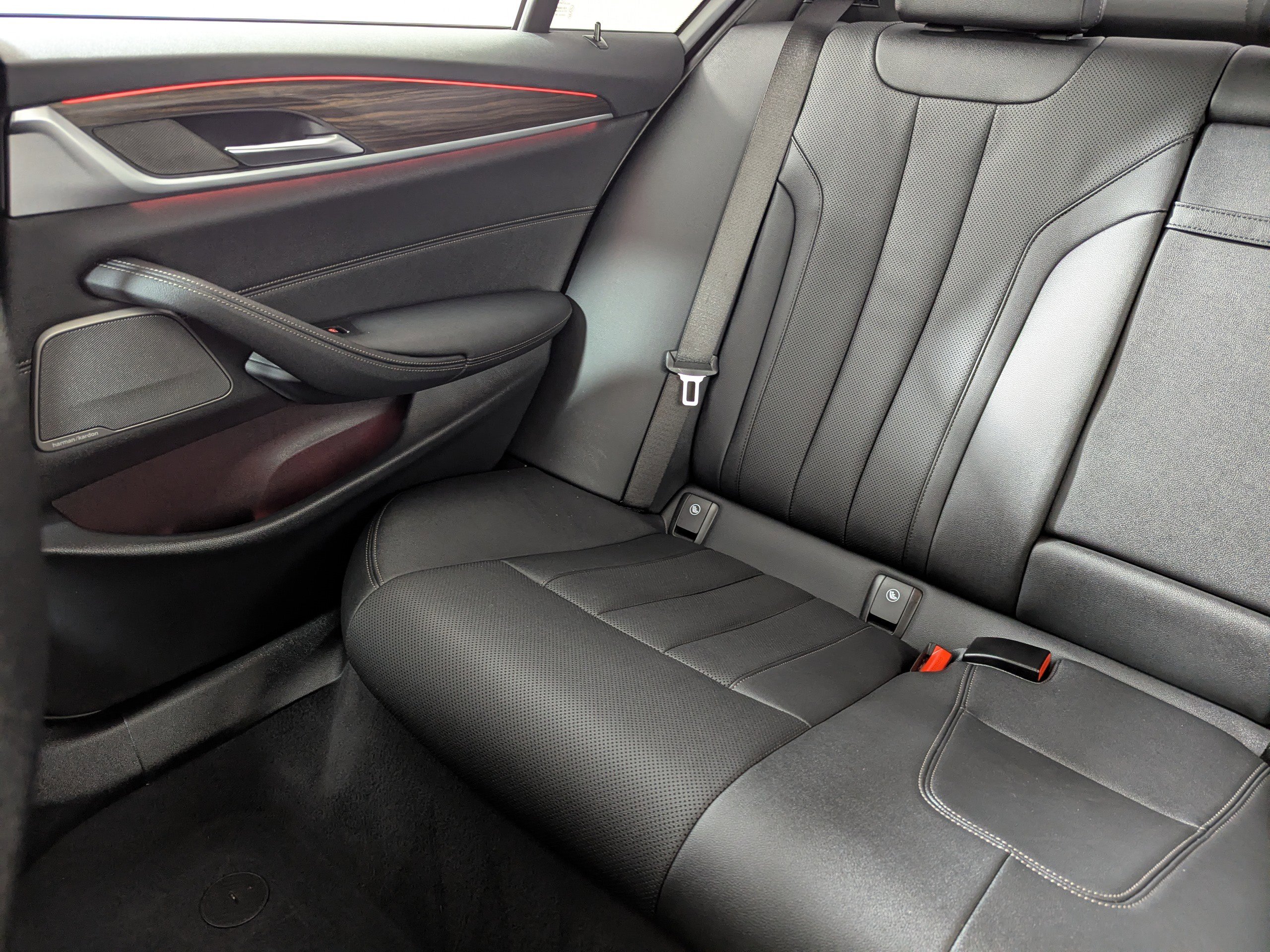 Used 2023 BMW 540i w/ M Sport Package RWD image 12