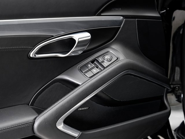 Used 2016 Porsche Cayman image 8