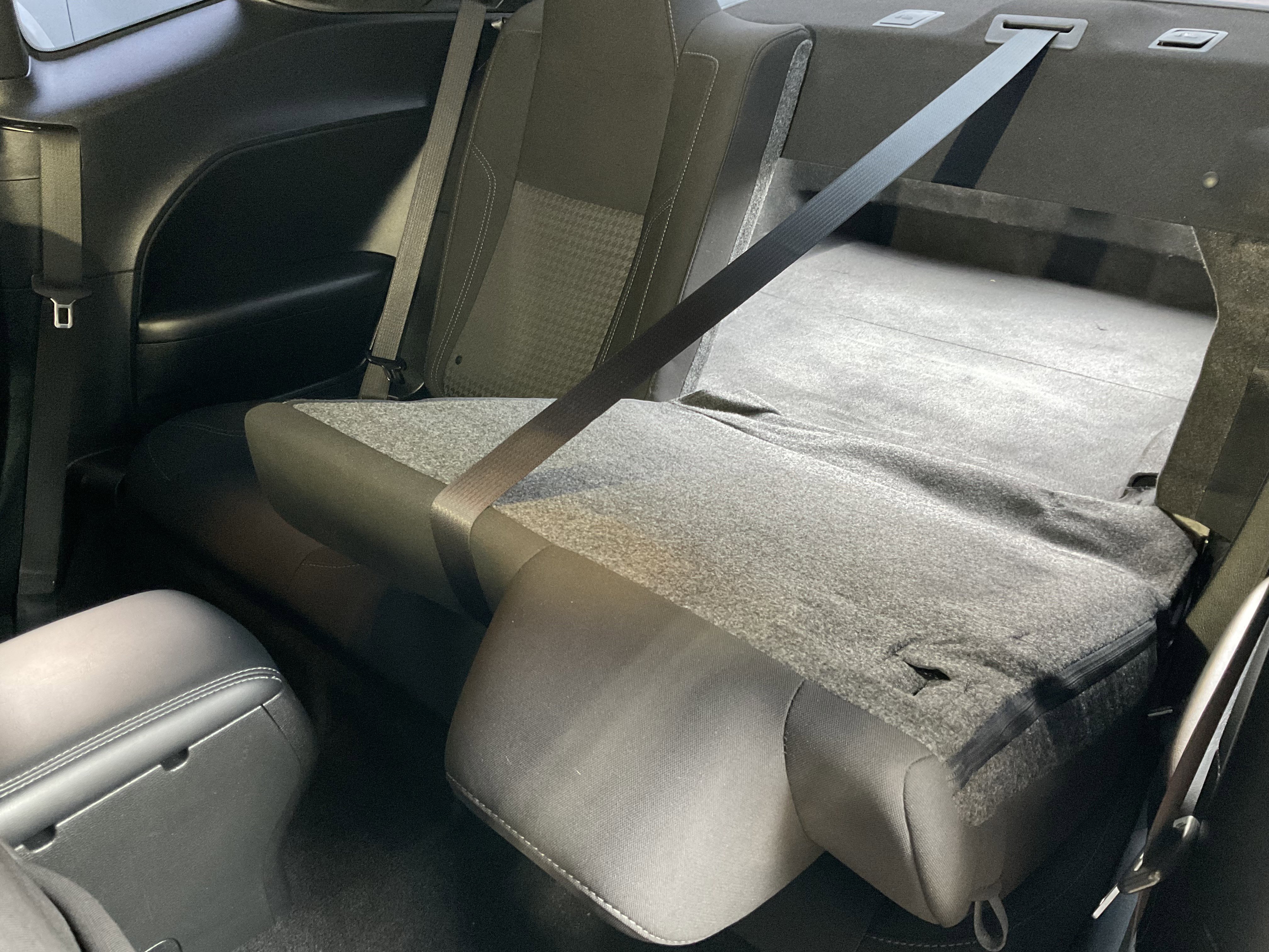 Used 2021 Dodge Challenger SXT w/ Blacktop Package image 31