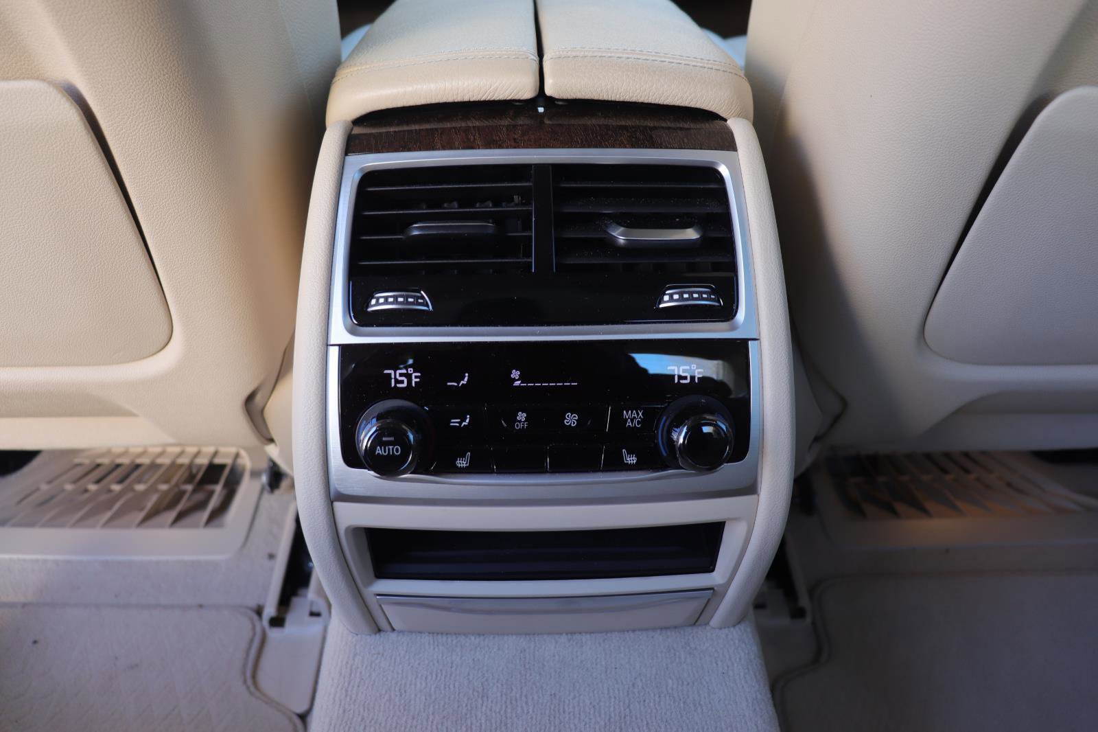 Used 2018 BMW 740i image 18