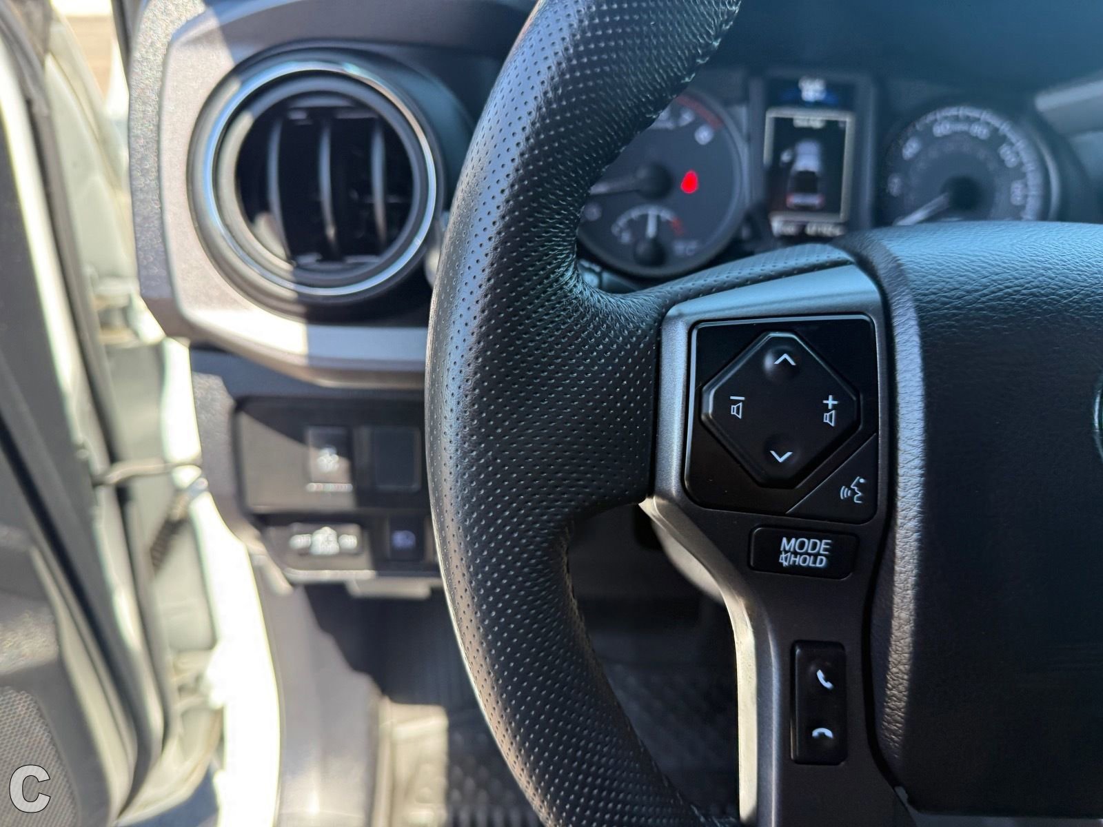 Used 2022 Toyota Tacoma TRD Off-Road w/ Technology Package RWD image 30