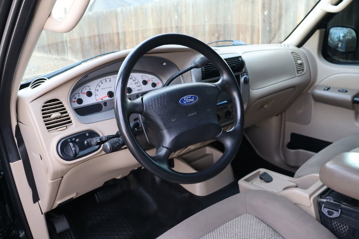 Used 2004 Ford Explorer Sport Trac XLS image 15