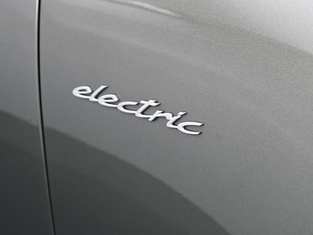Used 2025 Porsche Macan Electric image 28