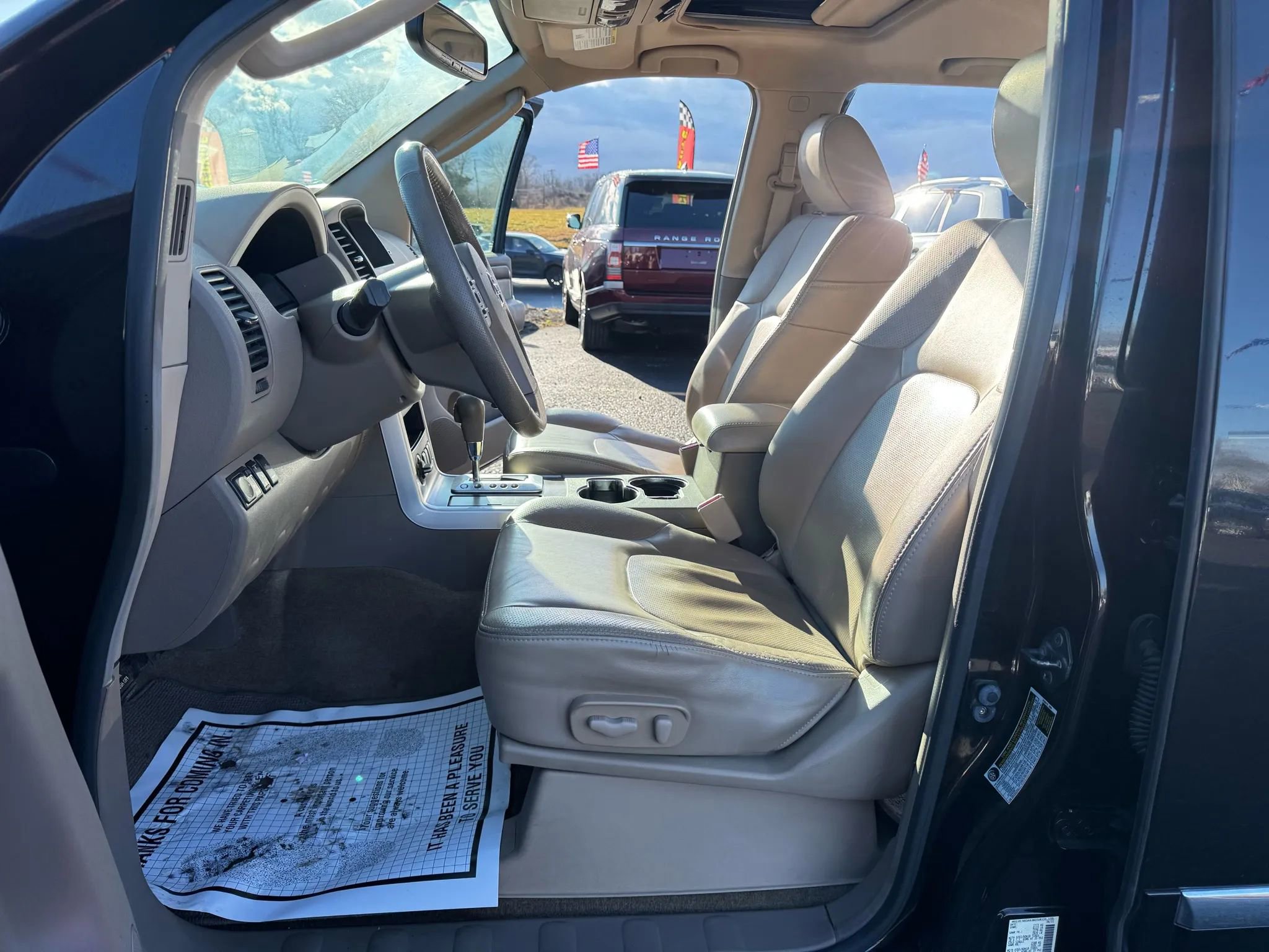 Used 2011 Nissan Pathfinder LE w/ Navigation Pkg image 12