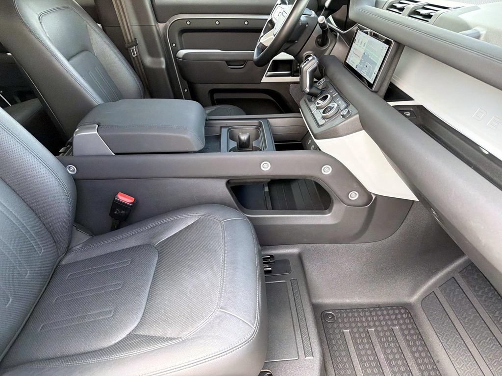 Used 2022 Land Rover Defender 110 SE AWD/4WD image 10